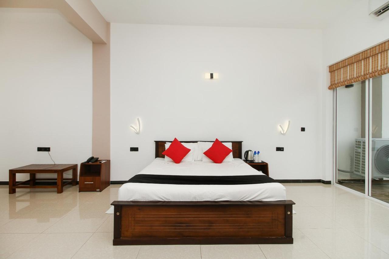 Grace Beach Resort By Travel Corners Negombo Bagian luar foto