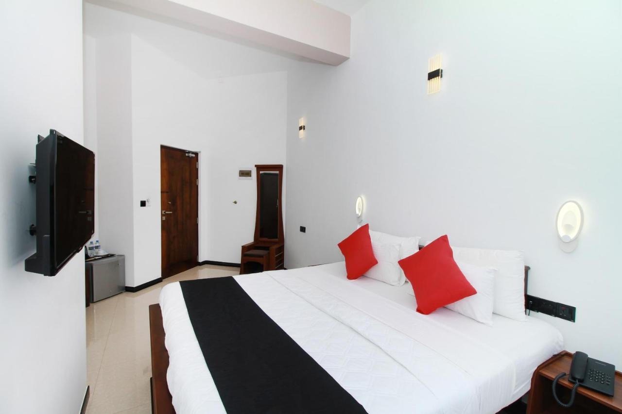 Grace Beach Resort By Travel Corners Negombo Bagian luar foto