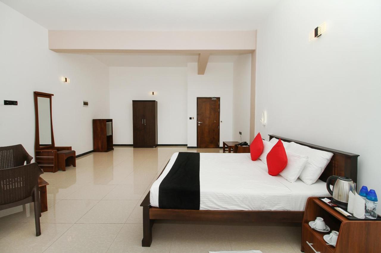 Grace Beach Resort By Travel Corners Negombo Bagian luar foto