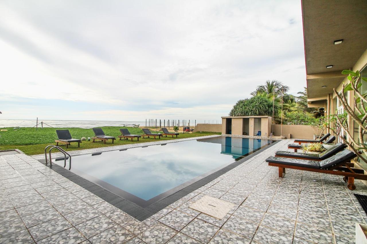 Grace Beach Resort By Travel Corners Negombo Bagian luar foto